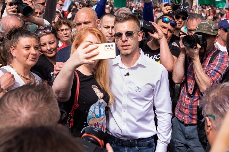 Menő lett – Magyar Péter és hívei az április 6-i tüntetésen Budapesten