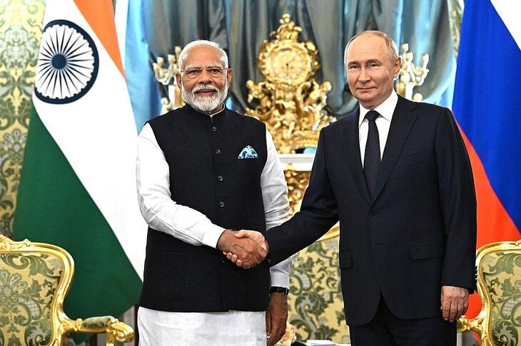 A kétoldalú kapcsolatokat is ápolják: Narendra Modi indiai kormányfő és Vlagyimir Putyin orosz elnök 2024  júliusában Moszkvában