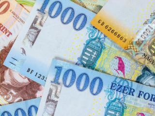 Csúcsot döntött a forint az euróval szemben