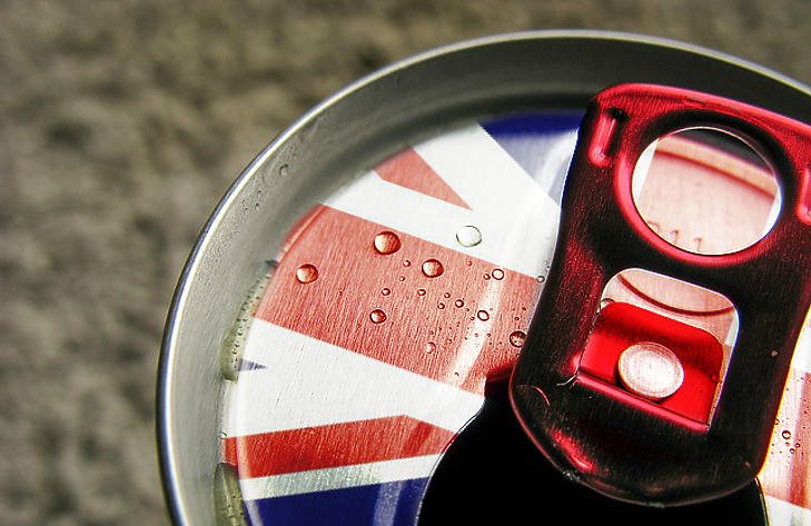 Különös törvény készül: korhatáros lesz az energiaital?