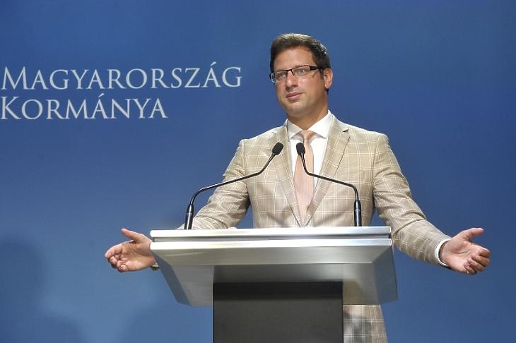 Kórházigazgatókat rúghatnak ki az adósság miatt?
