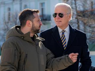 Zelenszkijt is hagyta sötétben tapogatózni Biden a kiszivárogtatások kapcsán