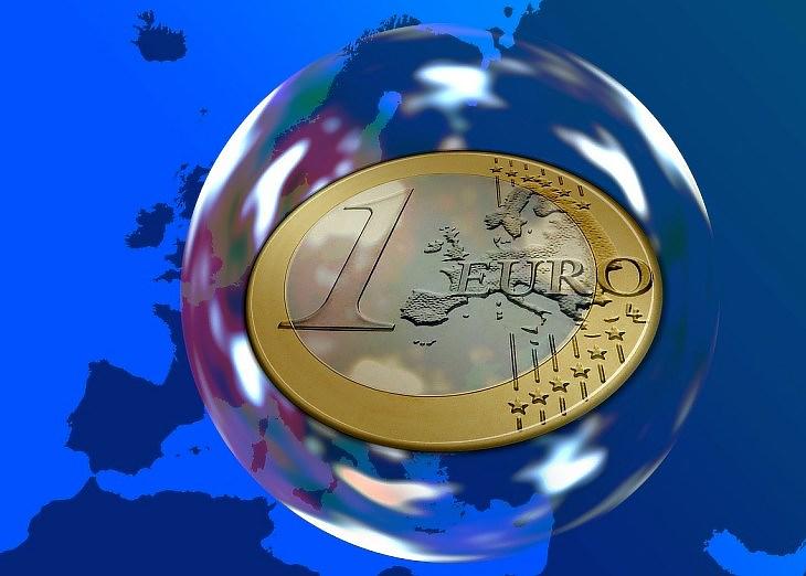 Euró a buborékban (Pixabay.com)