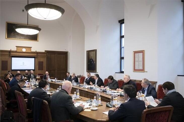 Brüsszel friss közlésének végre örülhetnek majd a Karmelitában