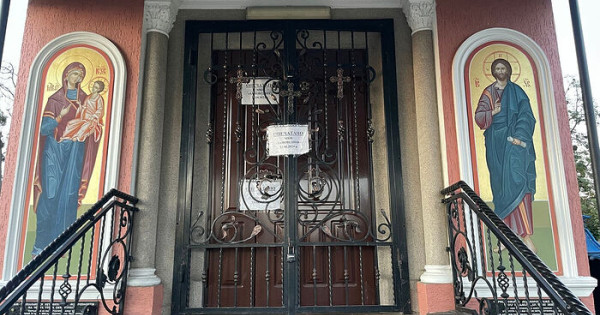 A Három Szent Hierarcha templomára az ukrajnai Csernyivciben lakat került