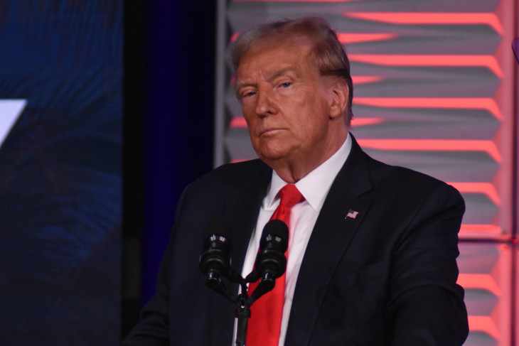 Trump továbbra is megy a saját feje után
