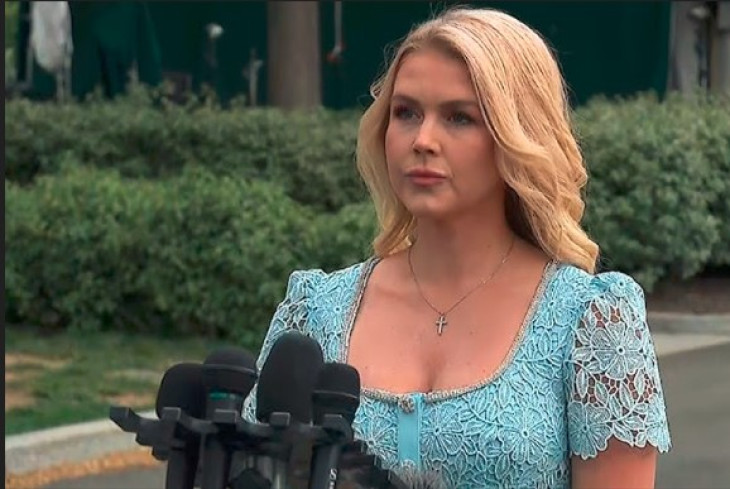Karoline Leavitt, a Fehér Ház sajtótitkára vezette a Fehér Ház tájékoztatóját