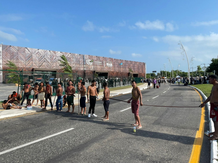 Az idei csúcson a szokásosnál több tüntetés volt, az őslakosok is kifejezték elégedetlenségüket