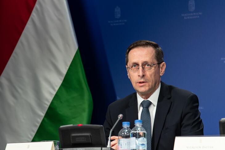 Varga Mihály egy társat és két „őrszemet” kapott