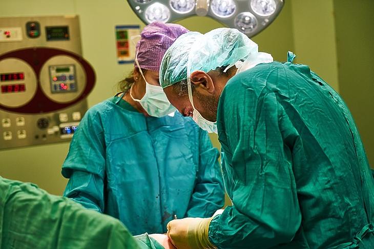 Nem apad a kórházi műtétre várakozók száma. Fotó: Pixabay