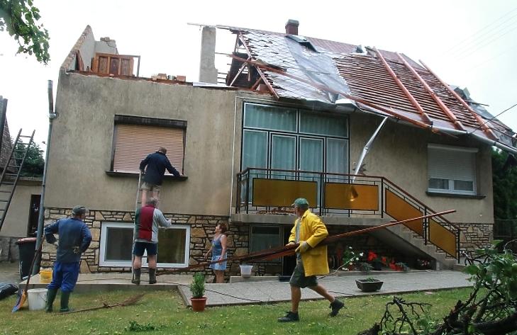 Jönnek a tavaszi viharok – te leellenőrizted már, mekkora kárt okozott a tél?
