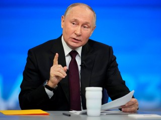 Vlagyimir Putyin orosz elnök évzáró sajtótájékoztatóján Moszkvában 2023. december 14-én.  Fotó: EPA/ALEXANDER ZEMLIANICHENKO