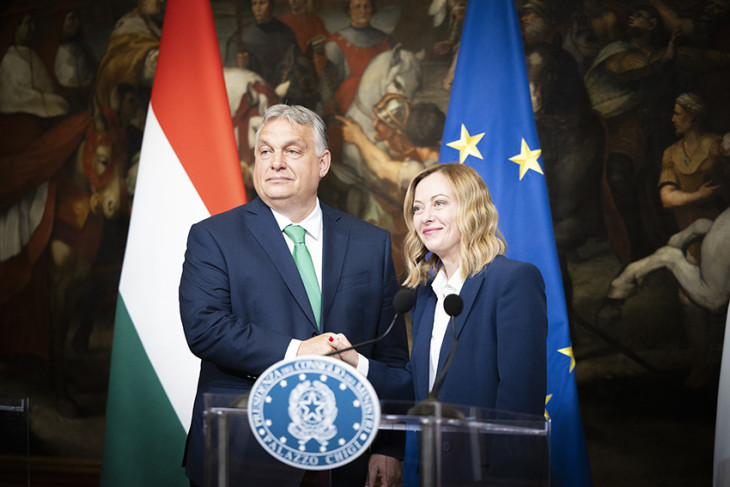 Orbán Viktor miniszterelnök és Giorgia Meloni olasz kormányfő a tárgyalásukat követően tartott sajtótájékoztatón az olasz miniszterelnöki hivatalban, a római Chigi palotában 2024. június 24-én