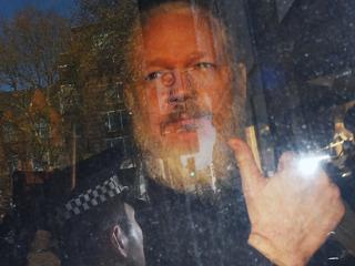 Haladékot kapott a börtönben senyvedő Assange, aki háborús bűnöket leplezett le