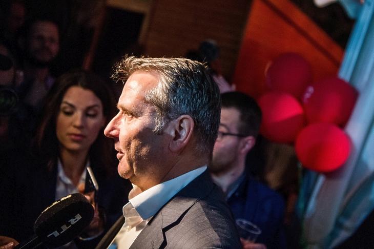 Lemond az MSZP elnöksége