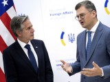 Dmitro Kuleba ukrán (j) és Antony Blinken amerikai külügyminiszter sajtótájékoztatót tart mindössze pár órával azután, hogy az oroszok újabb légicsapást mértek az ukrán fővárosra. Fotó: MTI/AP/Pool/AFP/Brendan Smialowski