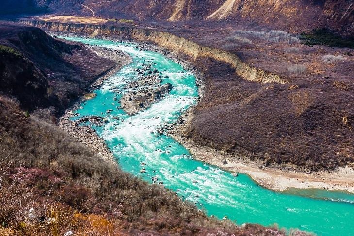 A Jarlung Cangpo folyó Tibetben - Kína ide építi a világ legnagyobb vízierőművét