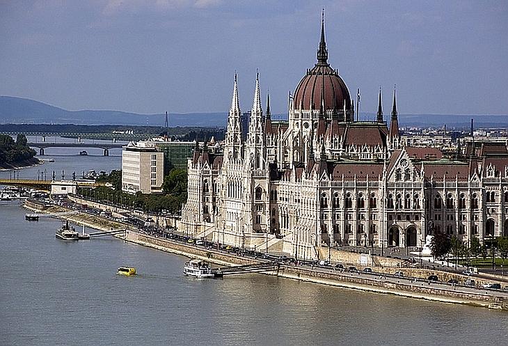 Találgatások: ezért maradhatott el Magyarország felminősítése