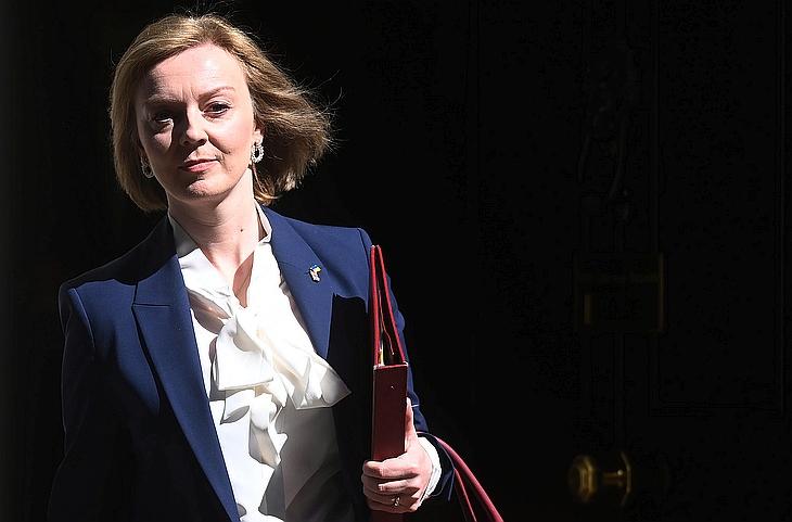 Recesszióban töltheti a jövő évet a brit gazdaság