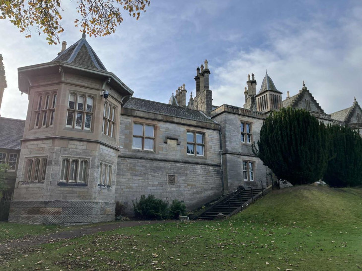 Szerettünk volna a Lauriston kastélyban valami furát látni vagy hallani