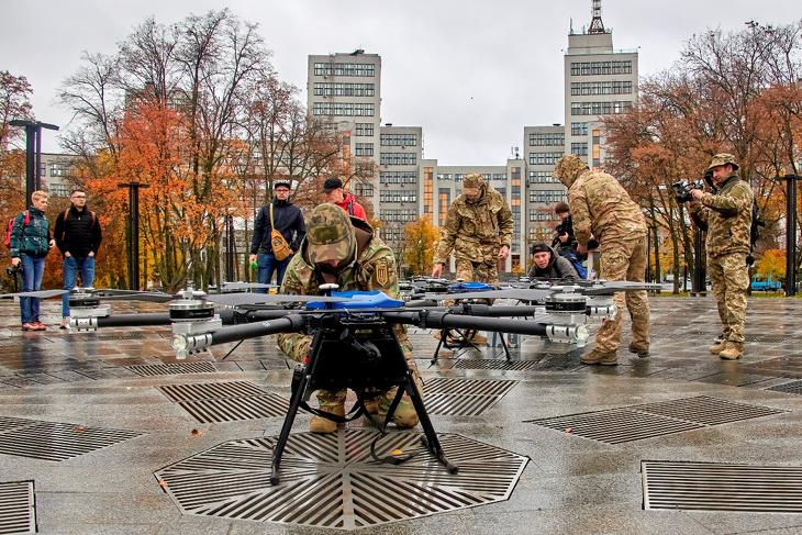 Az ukrán drónok már a háború kezdeti szakaszában fontos szerephez jutottak az ellenséges katonák megsemmisítésében.