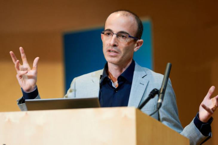 Yuval Noah Harari egy magyarországi előadásán (Fotó: CEU)
