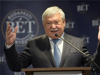 Csányi Sándor húsvéti ajándékot kapott