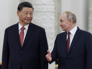 Hszi Csin-ping és Vlagyimir Putyin a Kremlben 2023. március 21-én. Fotó: EPA/SERGEY KARPUHIN /SPUTNIK / KREMLIN   