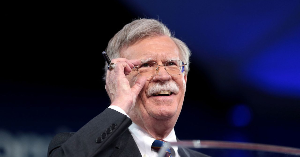 John Bolton kritikai szemüveget tett fel