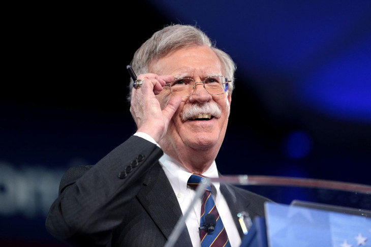 John Bolton kritikai szemüveget tett fel