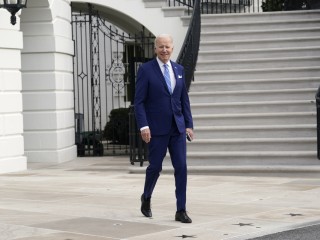 Joe Biden a képen éppen Floridába indul. Fotó: EPA/YURI GRIPAS