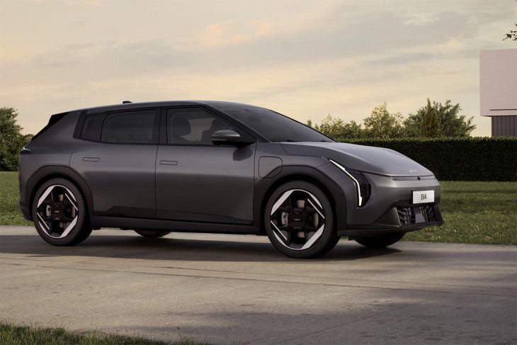 Így fest a KIA EV4 - vinni fogják a vevők?