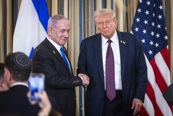 Kinek az érdeke a háború? Netanjahu és Trump kezet fog a Fehér Házban 2025. szeptember 29-én