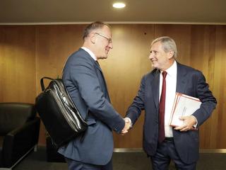 A nap képe: fontos emberrel találkozott az Orbán-kormány minisztere Brüsszelben   
