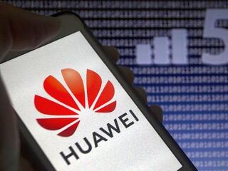 Focimeccsjegyekkel is korrumpálhatott a Huawei Brüsszelben