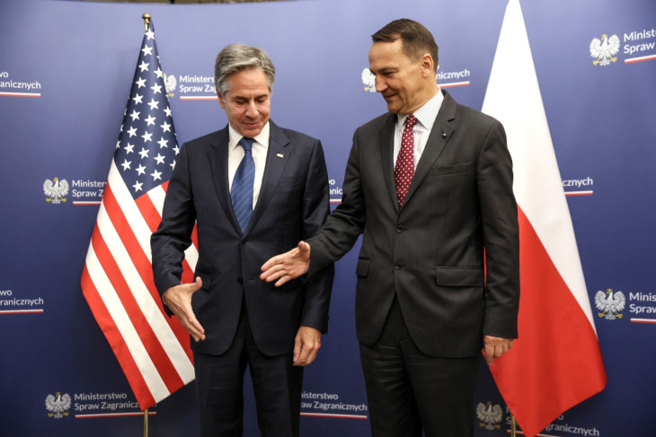 Radosław Sikorski lengyel külügyminiszter  amerikai partnerét, Antony Blinkent fogadja Varsóban 2024. szeptember 12-én. A lengyelek már rábólintanának, hogy Oroszországban is bevessék a nyugati fegyvereket, az USA talán még nem csapott a tenyerükbe.