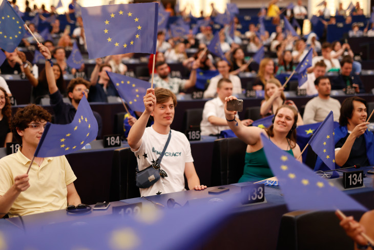 Fiatalok az Európai Parlamentben  – ők még hisznek az EU-ban, de már sok a szkeptikus fiatal  