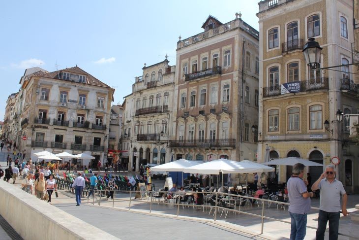 A sok egyetemista által is lakott Coimbra belvárosa, ahol most még 10 euró alatt van az egy négyzetméterre jutó átlagos bérleti díj. Fotó: privátbankár/Mester Nándor