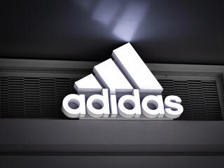 Az Adidas felvette a kesztyűt
