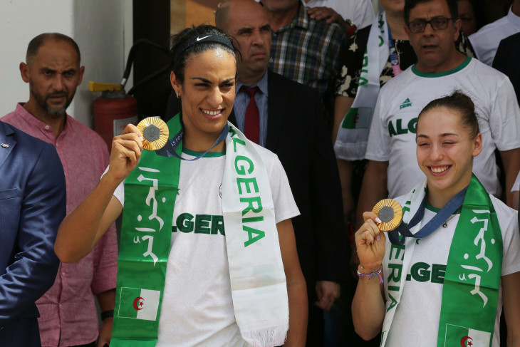  Imane Khelif és Kaylia Nemour algériai aranyérmesek hazaérkezése Algír, 2024. augusztus 12. 