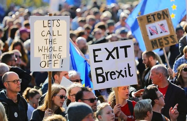 Bíróságon fúrnák meg a no deal Brexitet