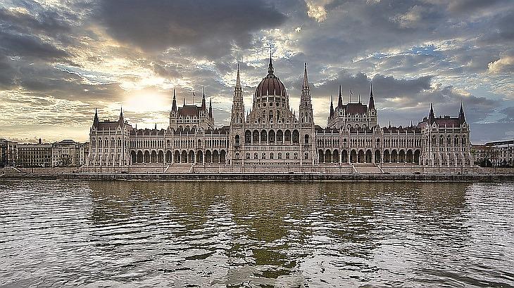 Hány milliárdot hagy a cégeknél a kormány?