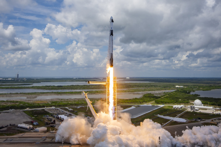 A SpaceX Dragon rakétája indul