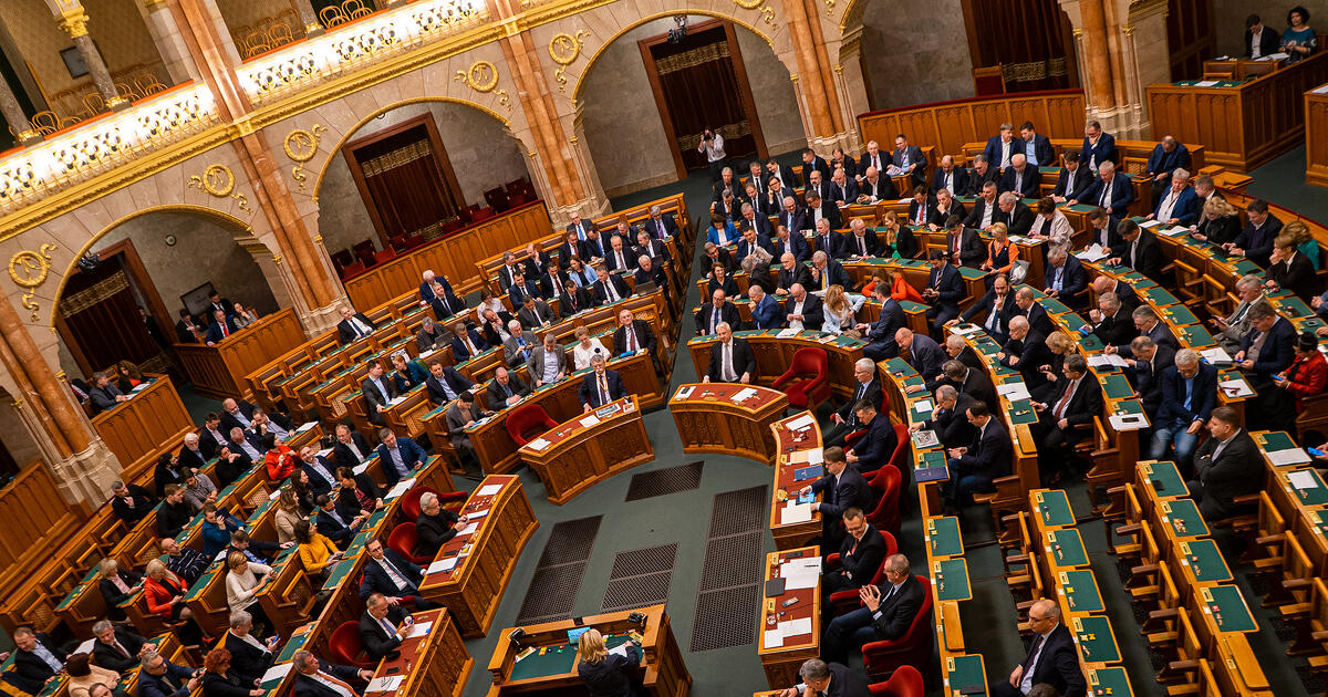 Parázs vita lehet ma a parlamentben