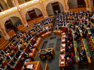 Parázs vita lehet ma a parlamentben