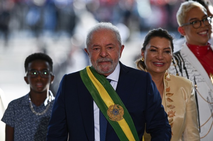 Lula da Silva és felesége, Rosangela da Silva a beiktatási ceremónia után Brazíliavárosban 2023. január elsején. Fotó: EPA/Andre Borges