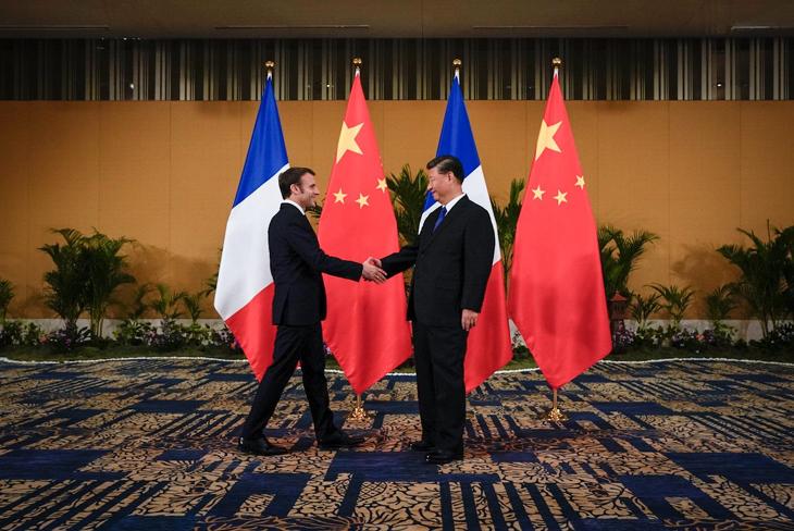 Erről beszélgetett Emmanuel Macron Hszi Csin-pinggel