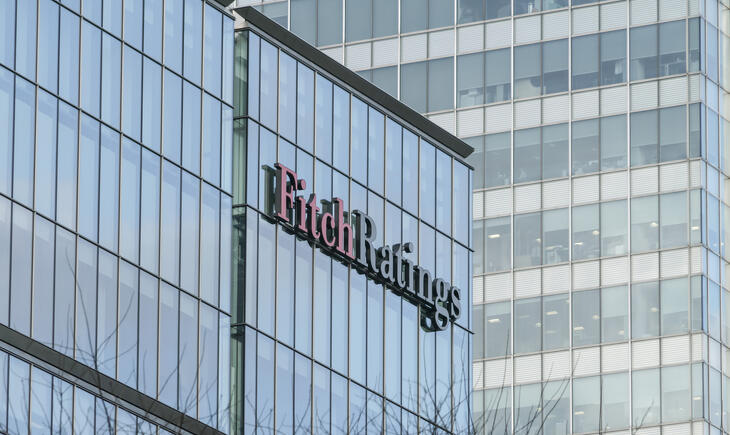 A Fitch Ratings nem fogta vissza kritikáját
