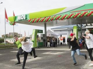 Nem „forradalmárkodnak” a benzinkutak pénteken