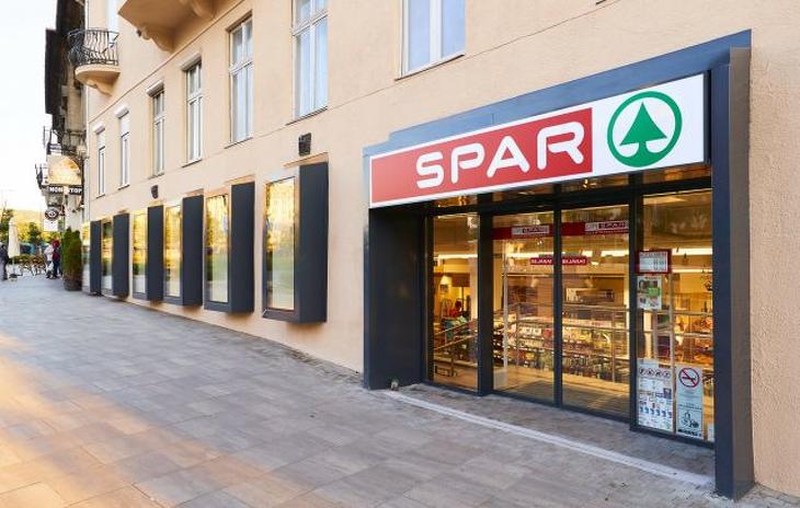Megvan a megállapodás: a Spar pénztárosai akár 392 ezer forintot vihetnek haza havonta